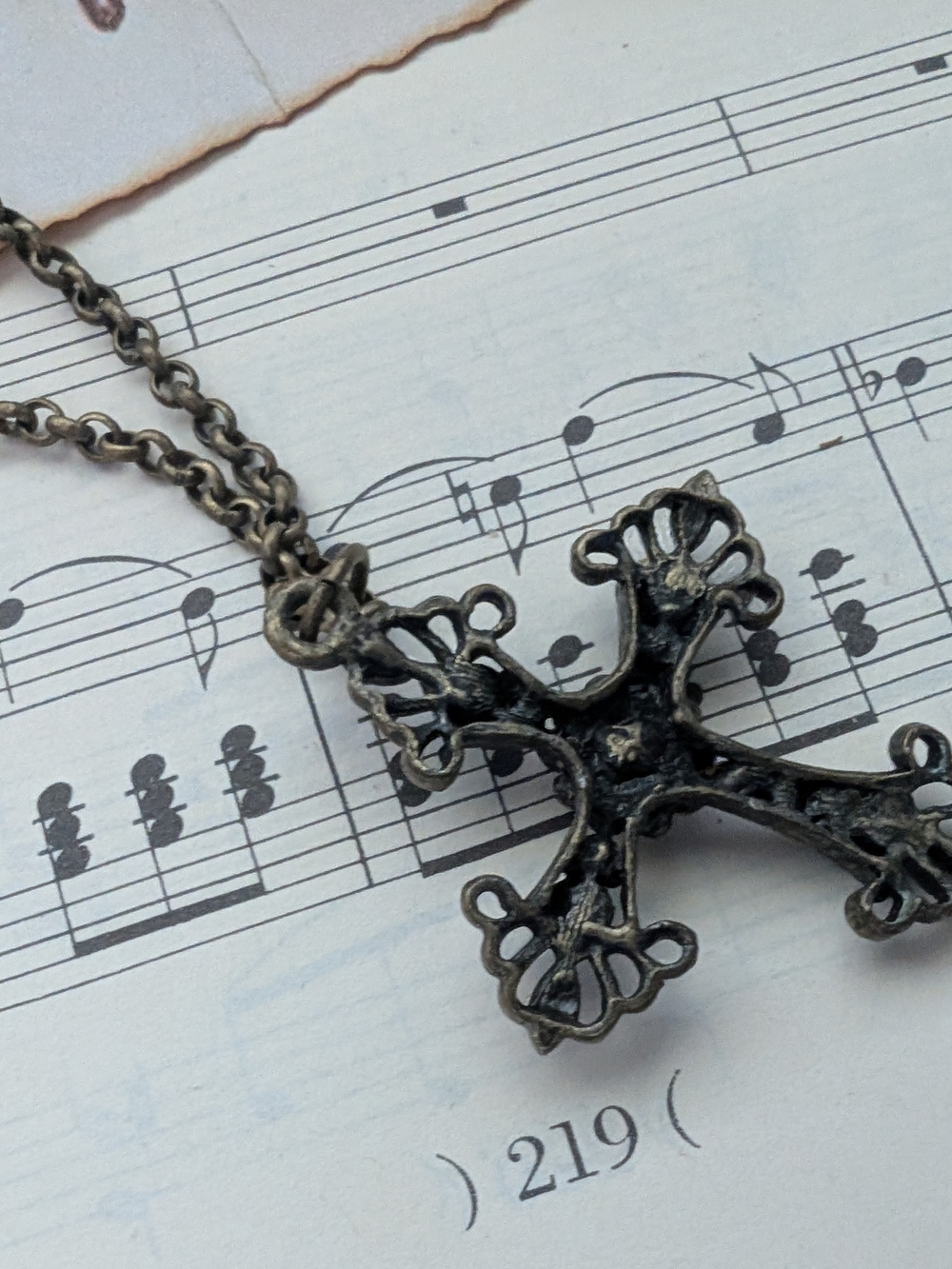 Vintage-Inspired Iridescent Crystal Cross Pendant Necklace - Unbranded - Picture 2 of 10
